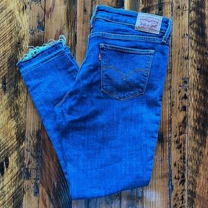 Levi’s 711 skinny ankle jean